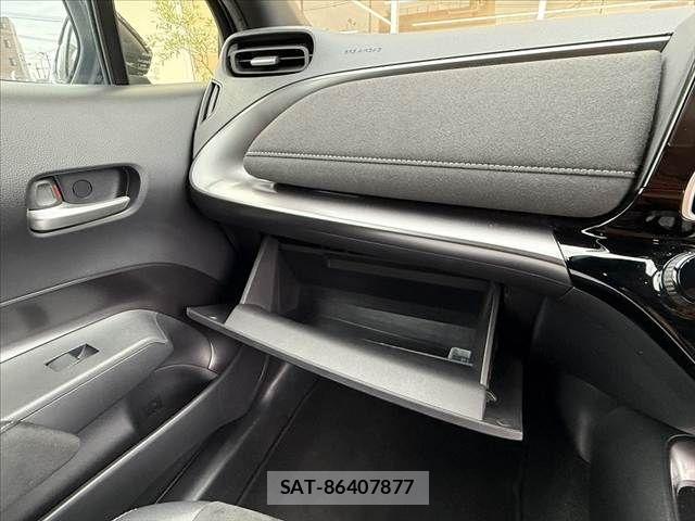 Toyota AQUA 2023-04 8878648-26