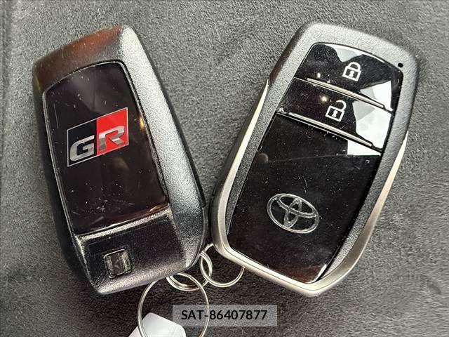 Toyota AQUA 2023-04 8878648-4