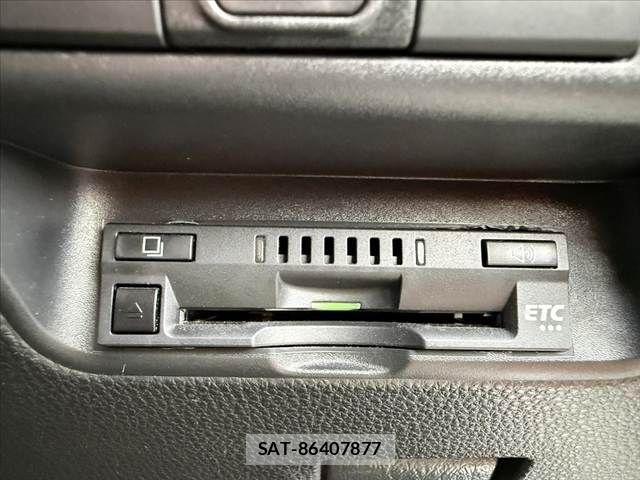 Toyota AQUA 2023-04 8878648-5