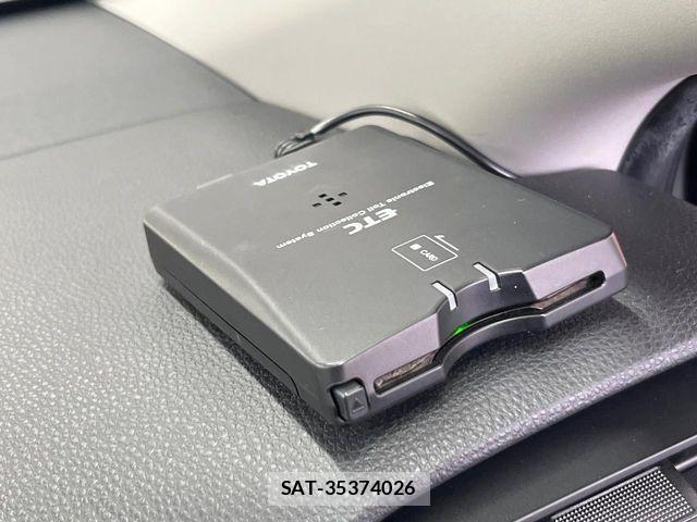 Toyota AQUA 2022-09 8878649-4