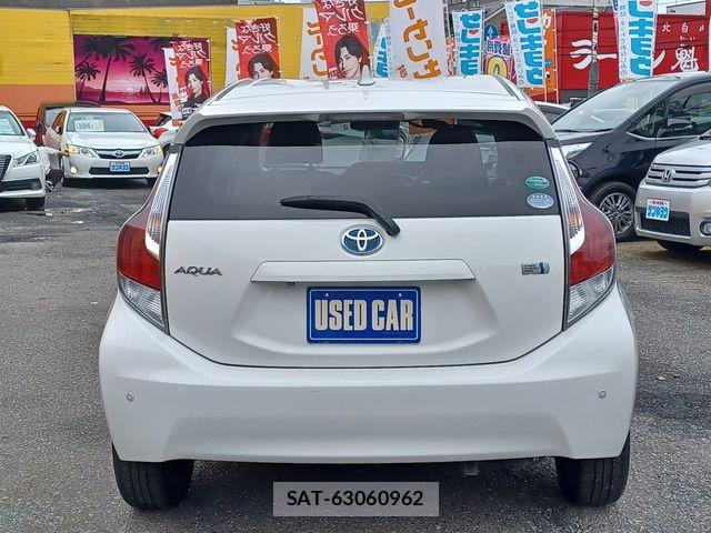 Toyota AQUA 2015-11 8878668-9