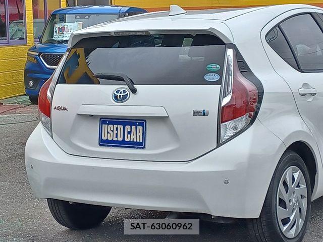 Toyota AQUA 2015-11 8878668-10