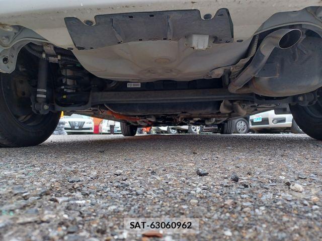 Toyota AQUA 2015-11 8878668-11