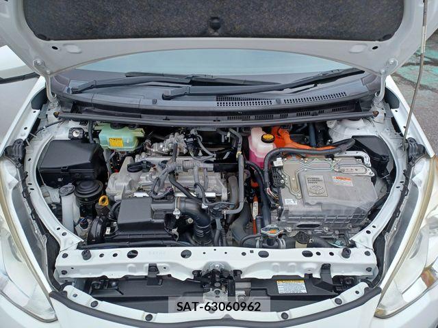 Toyota AQUA 2015-11 8878668-13