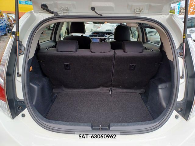 Toyota AQUA 2015-11 8878668-17