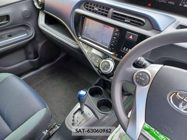 Toyota AQUA 2015-11 8878668-19
