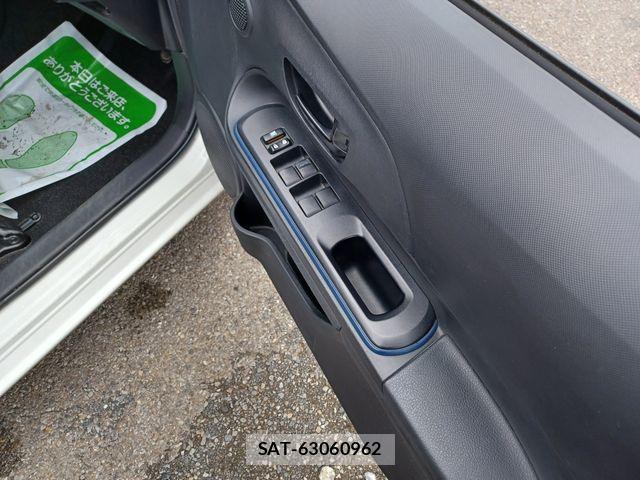 Toyota AQUA 2015-11 8878668-28