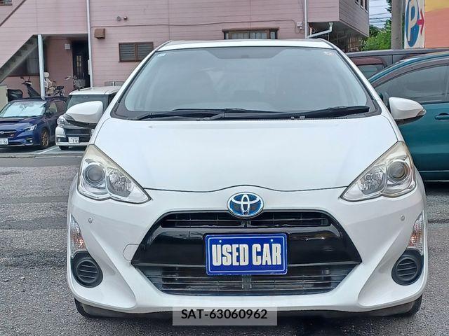 Toyota AQUA 2015-11 8878668-3
