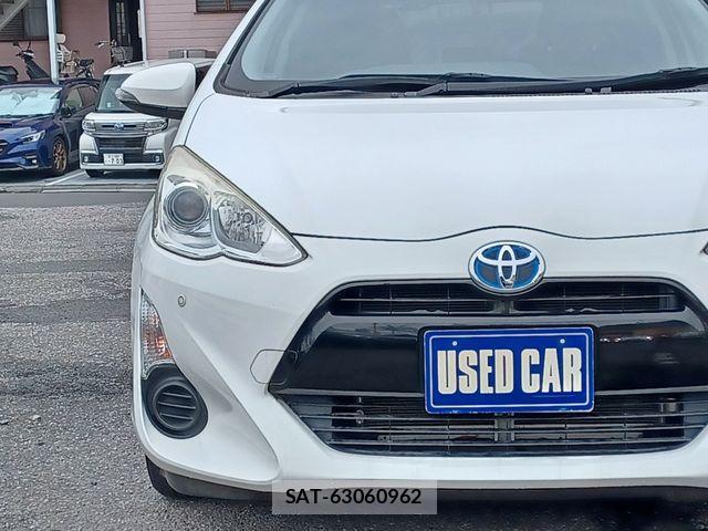 Toyota AQUA 2015-11 8878668-4