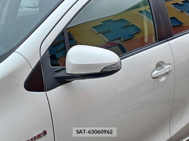 Toyota AQUA 2015-11 8878668-7