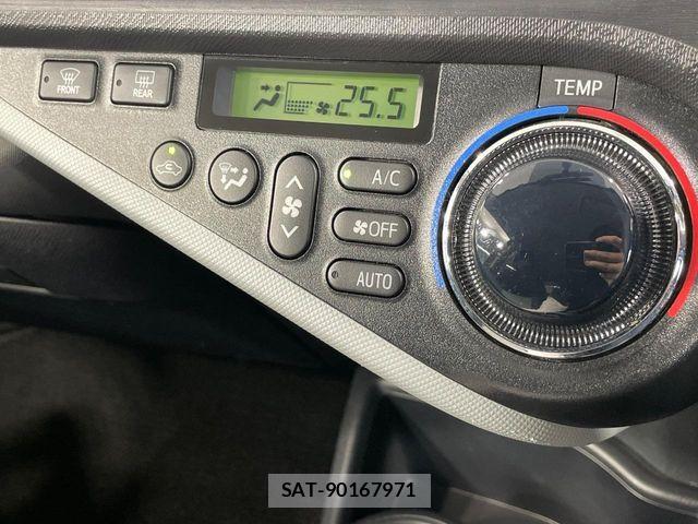 Toyota AQUA 2014-08 8878672-6
