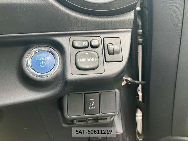 Toyota AQUA 2013-09 8878700-12
