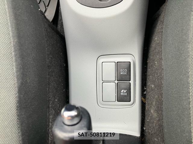 Toyota AQUA 2013-09 8878700-15
