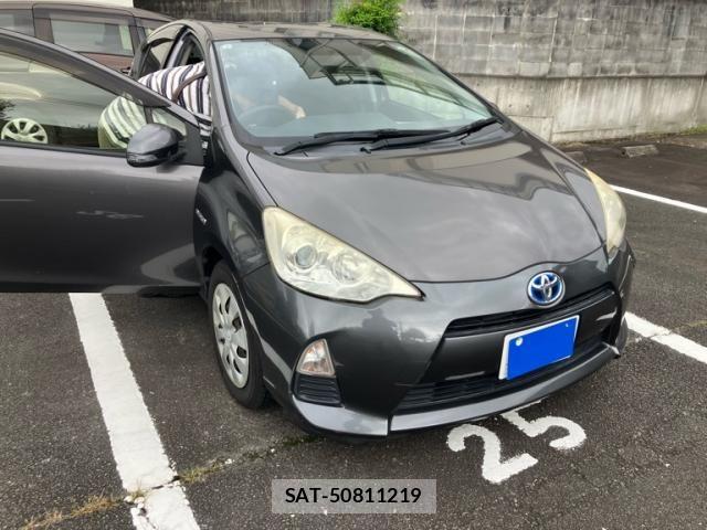 Toyota AQUA 2013-09 8878700-1