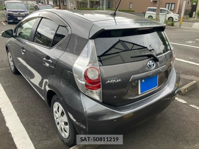 Toyota AQUA 2013-09 8878700-6
