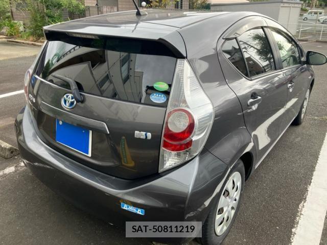 Toyota AQUA 2013-09 8878700-7