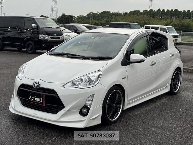 Toyota AQUA 2016-08 8878670-0