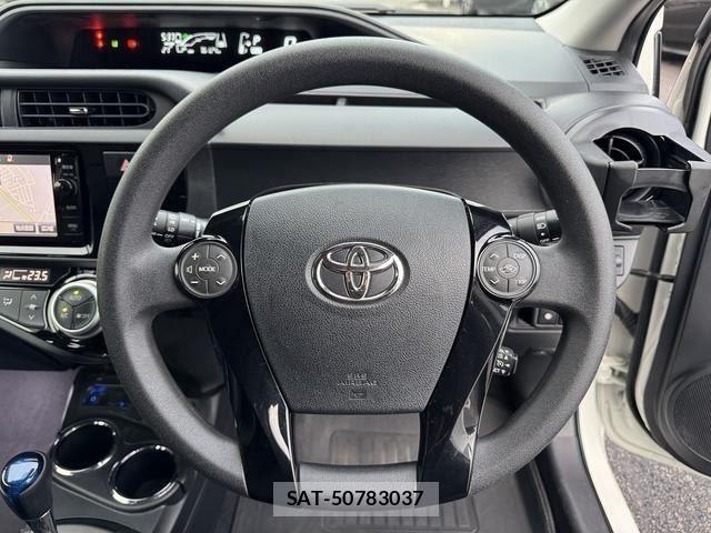 Toyota AQUA 2016-08 8878670-10