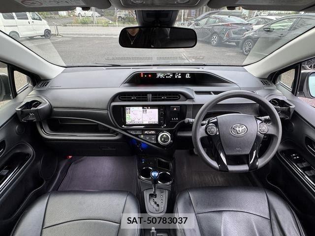 Toyota AQUA 2016-08 8878670-1
