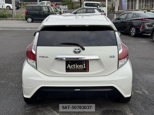 Toyota AQUA 2016-08 8878670-4