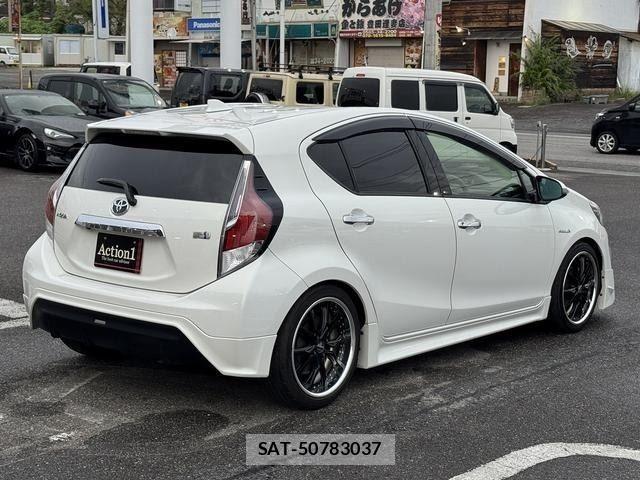 Toyota AQUA 2016-08 8878670-5