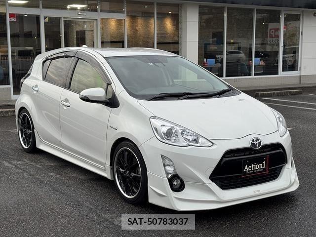 Toyota AQUA 2016-08 8878670-6