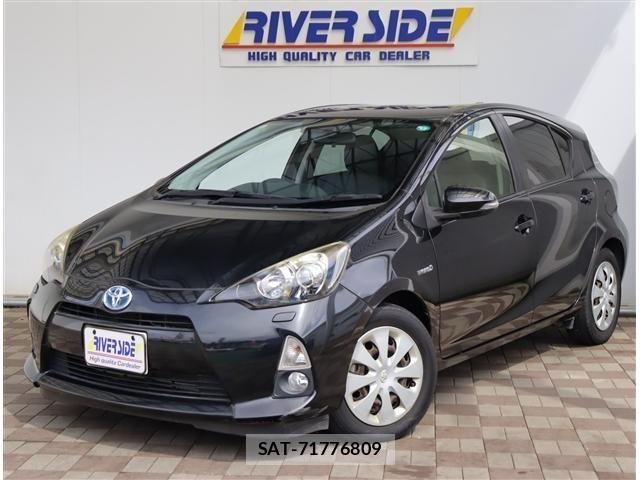 Toyota AQUA 2013-10 8878676-0