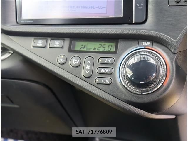 Toyota AQUA 2013-10 8878676-7