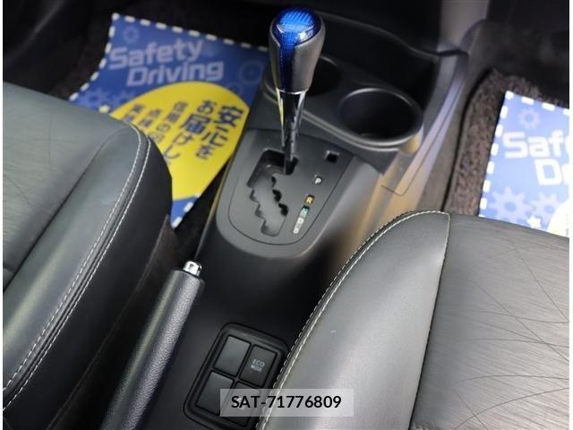 Toyota AQUA 2013-10 8878676-8