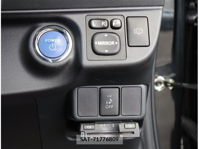 Toyota AQUA 2013-10 8878676-10
