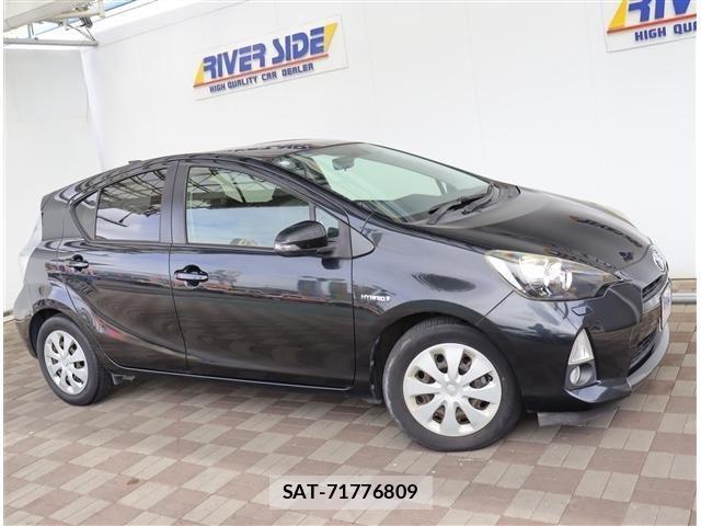 Toyota AQUA 2013-10 8878676-17