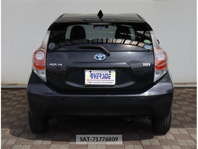 Toyota AQUA 2013-10 8878676-18