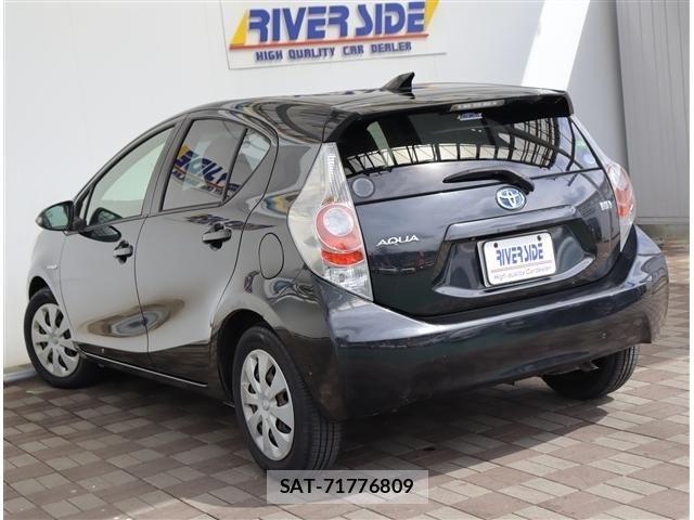 Toyota AQUA 2013-10 8878676-19
