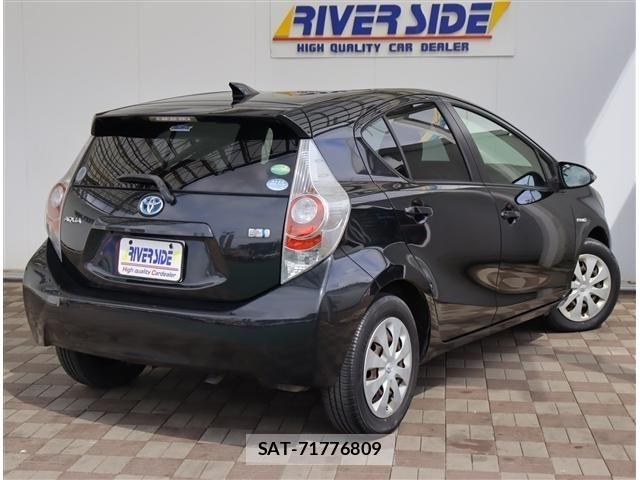 Toyota AQUA 2013-10 8878676-2