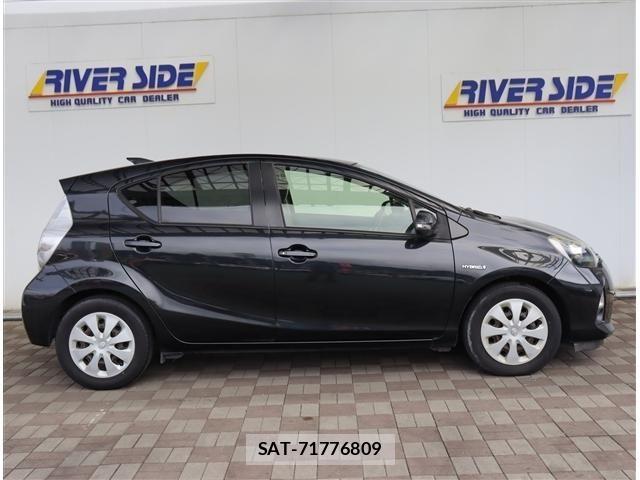 Toyota AQUA 2013-10 8878676-3