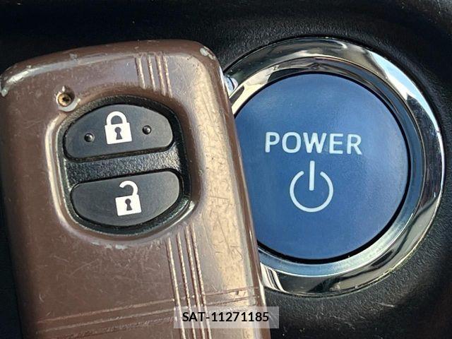 Toyota AQUA 2017-10 8878675-5