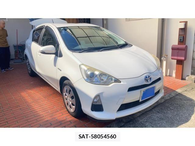 Toyota AQUA 2014-03 8878702-1