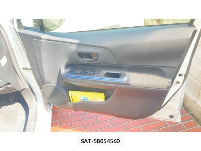 Toyota AQUA 2014-03 8878702-5