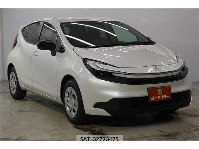 Toyota AQUA 2026-08 8878640-2