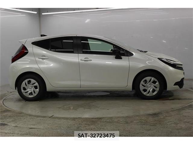 Toyota AQUA 2026-08 8878640-3