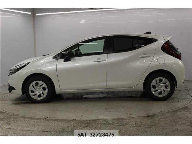 Toyota AQUA 2026-08 8878640-7
