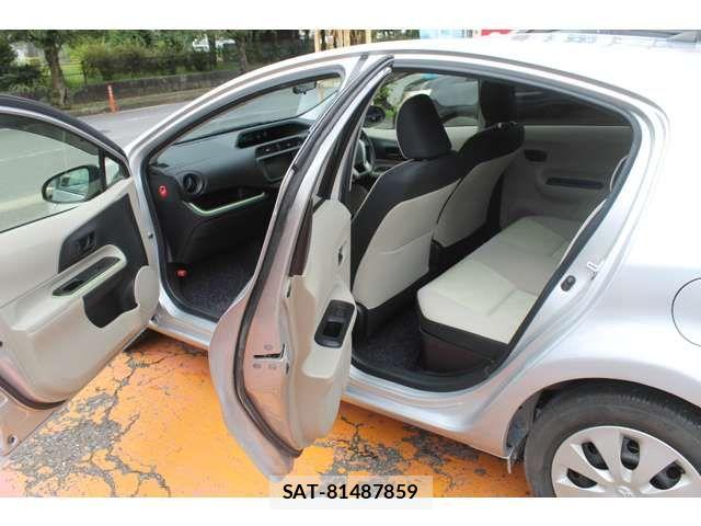 Toyota AQUA 2012-05 8878685-2