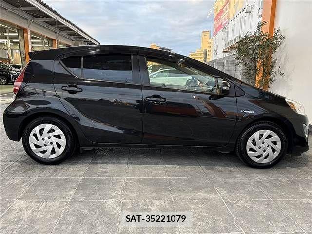 Toyota AQUA 2015-11 8878681-11