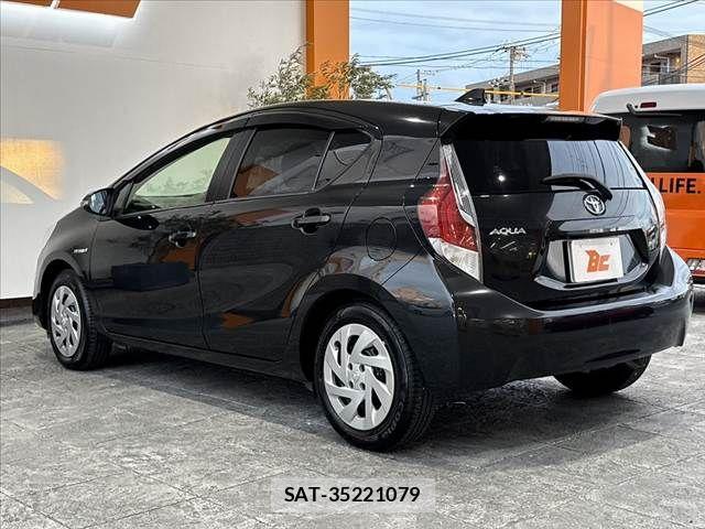 Toyota AQUA 2015-11 8878681-12