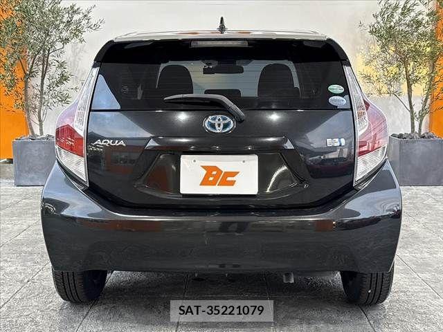 Toyota AQUA 2015-11 8878681-13