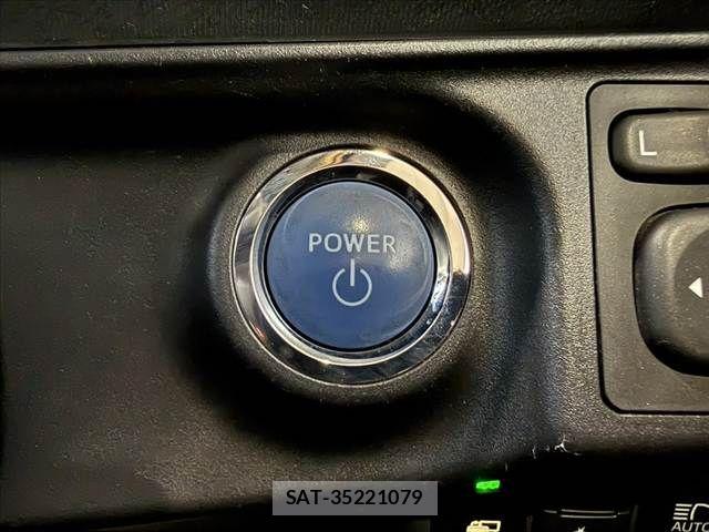 Toyota AQUA 2015-11 8878681-5