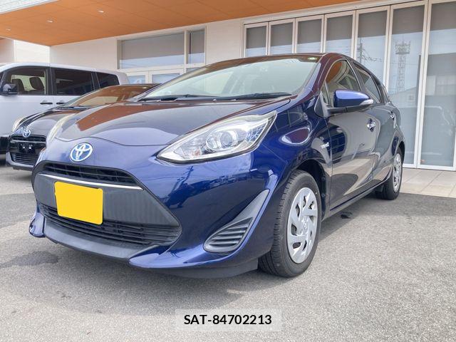 Toyota AQUA 2017-12 8878665-0