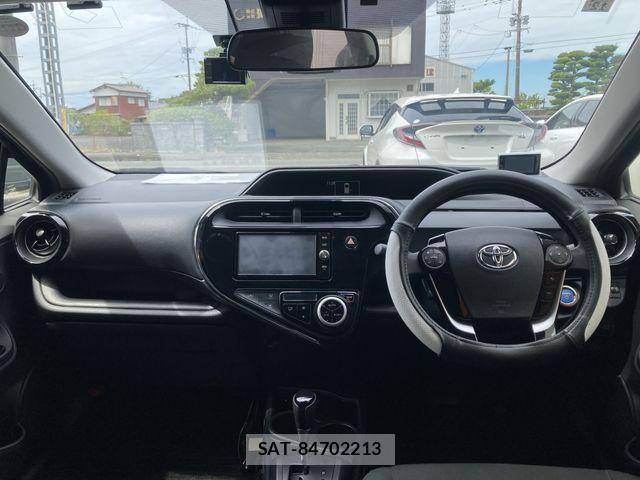 Toyota AQUA 2017-12 8878665-12