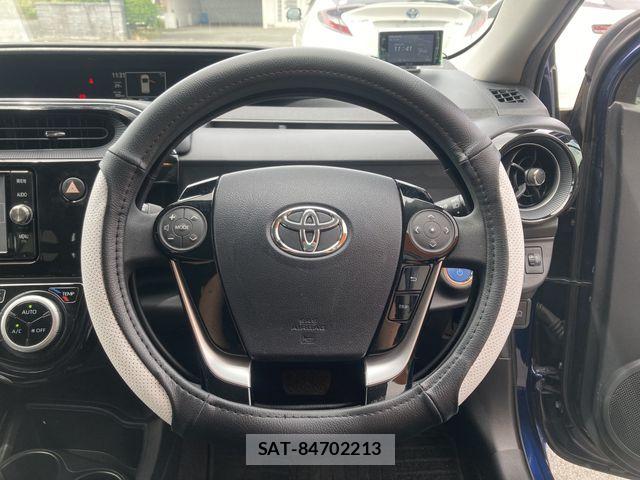 Toyota AQUA 2017-12 8878665-14