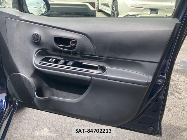 Toyota AQUA 2017-12 8878665-26